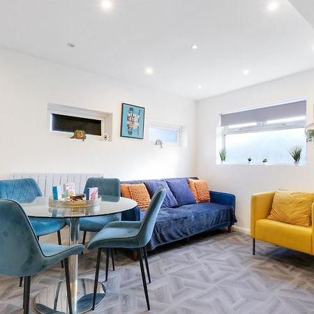 Kings House Apartment Hayes, West London Apt A Northolt  Exteriör bild