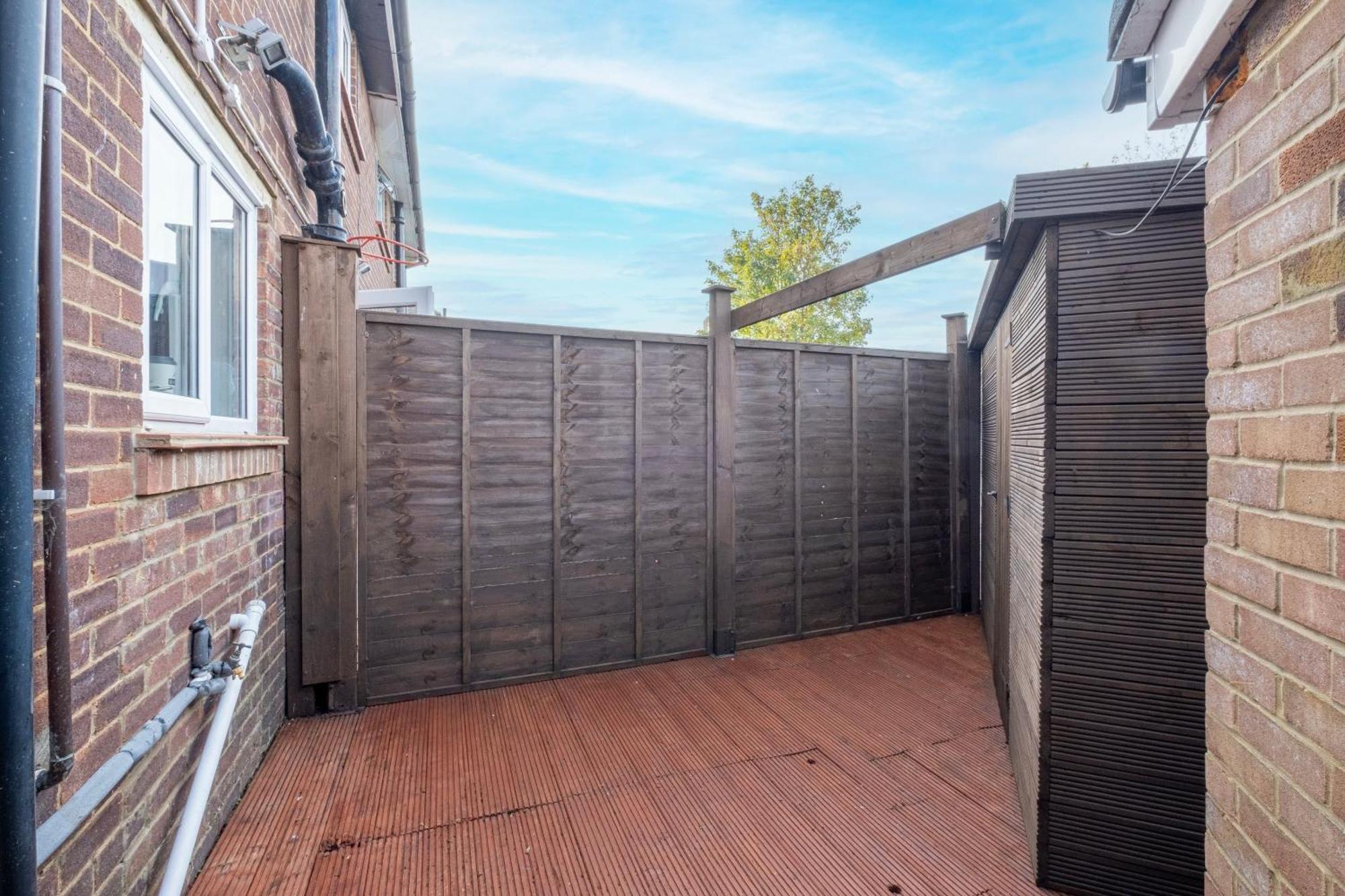 Kings House Apartment Hayes, West London Apt A Northolt  Exteriör bild