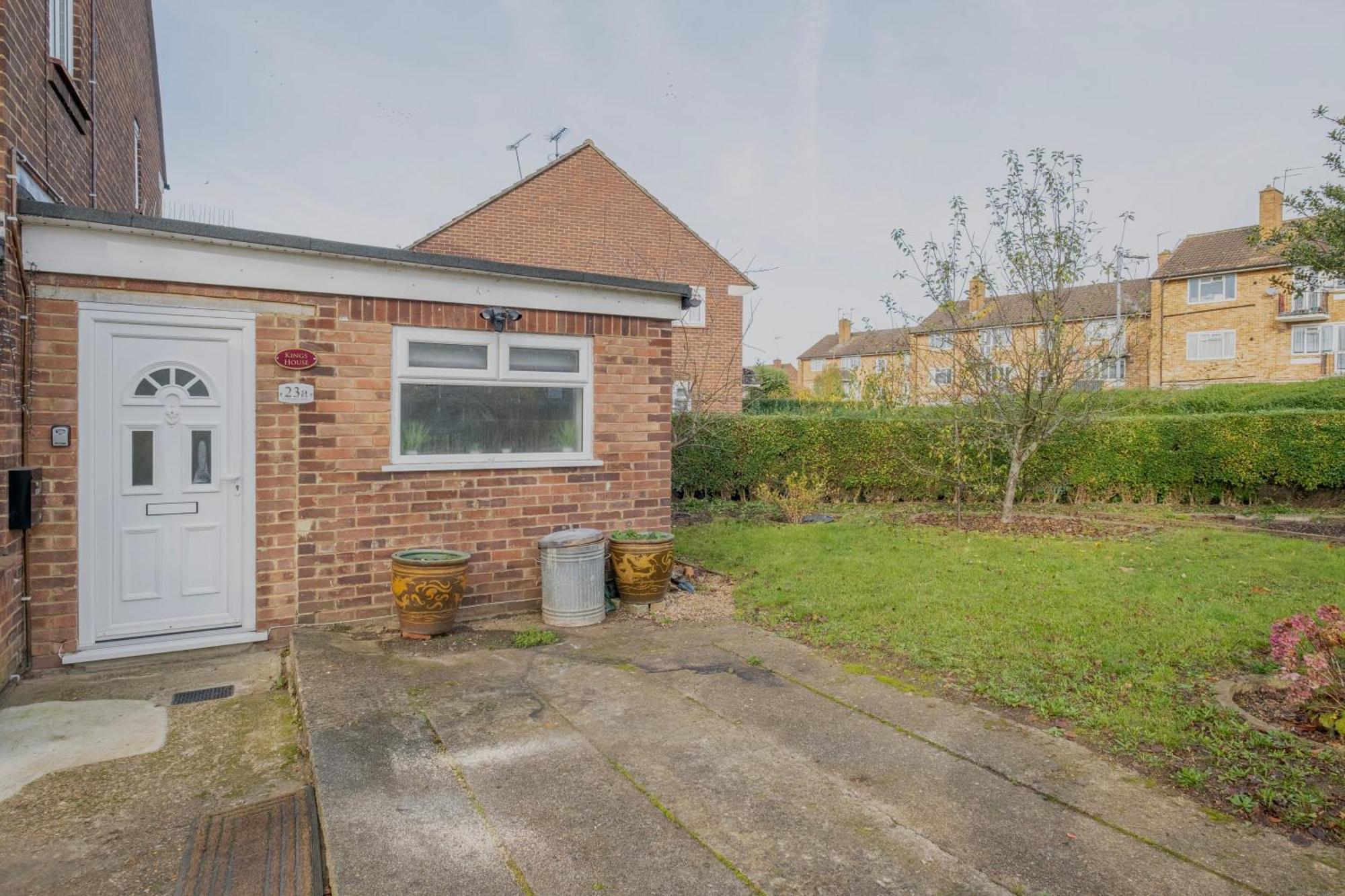 Kings House Apartment Hayes, West London Apt A Northolt  Exteriör bild