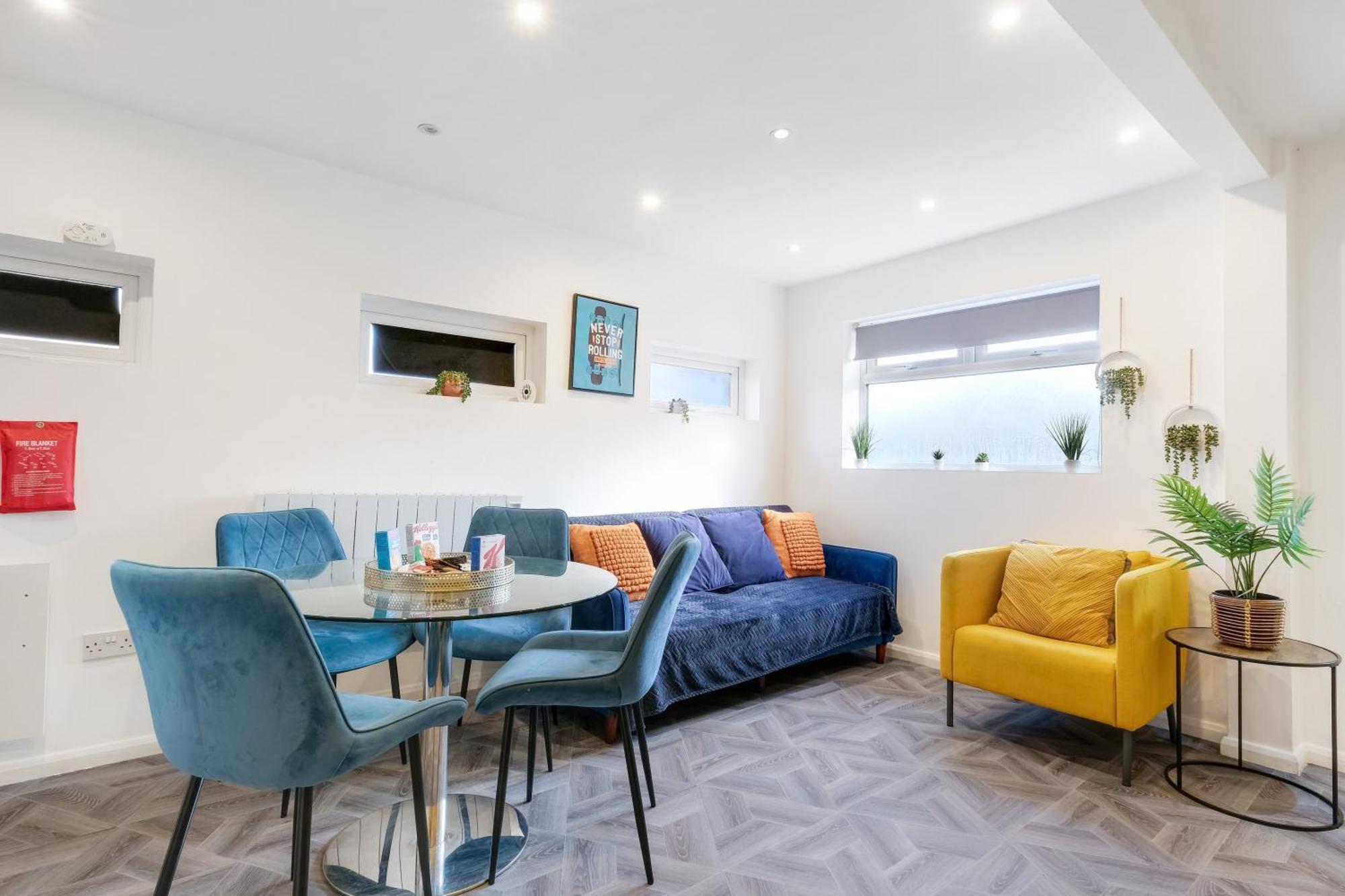 Kings House Apartment Hayes, West London Apt A Northolt  Exteriör bild