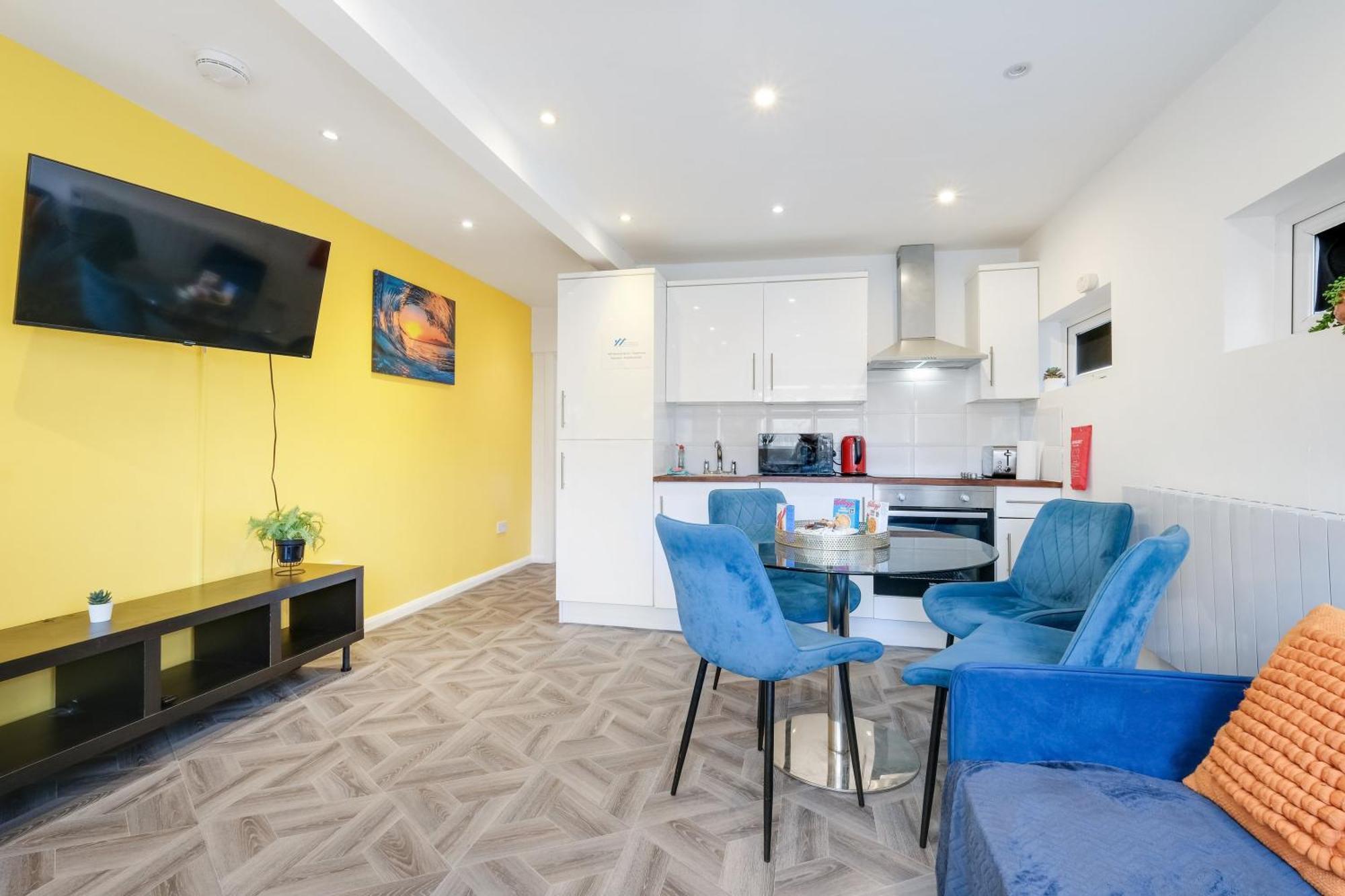 Kings House Apartment Hayes, West London Apt A Northolt  Exteriör bild