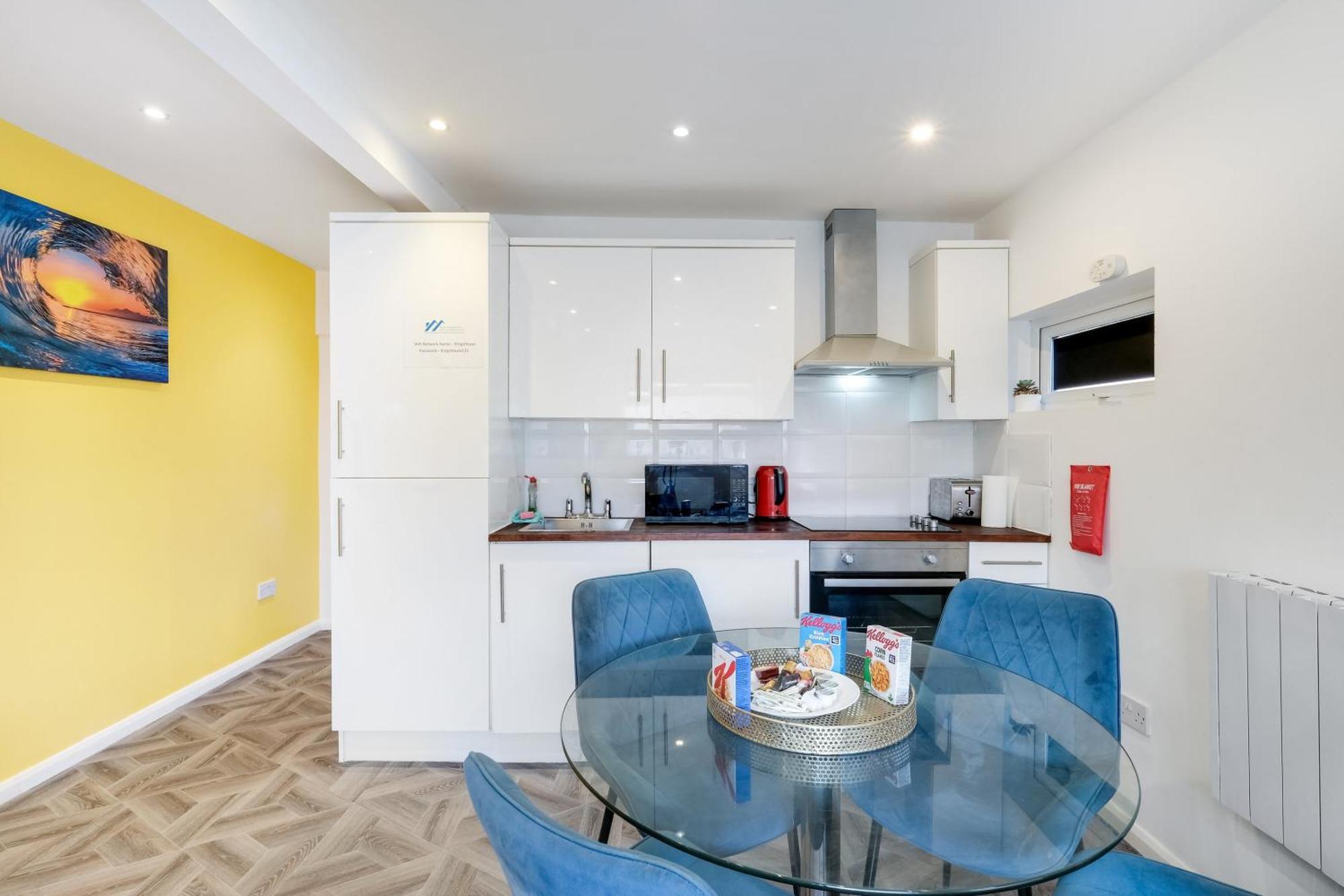 Kings House Apartment Hayes, West London Apt A Northolt  Exteriör bild