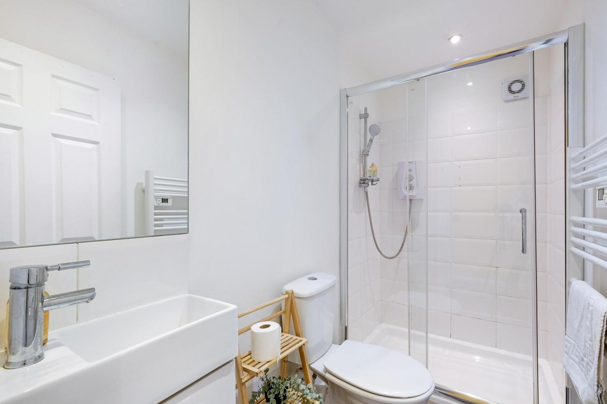 Kings House Apartment Hayes, West London Apt A Northolt  Exteriör bild
