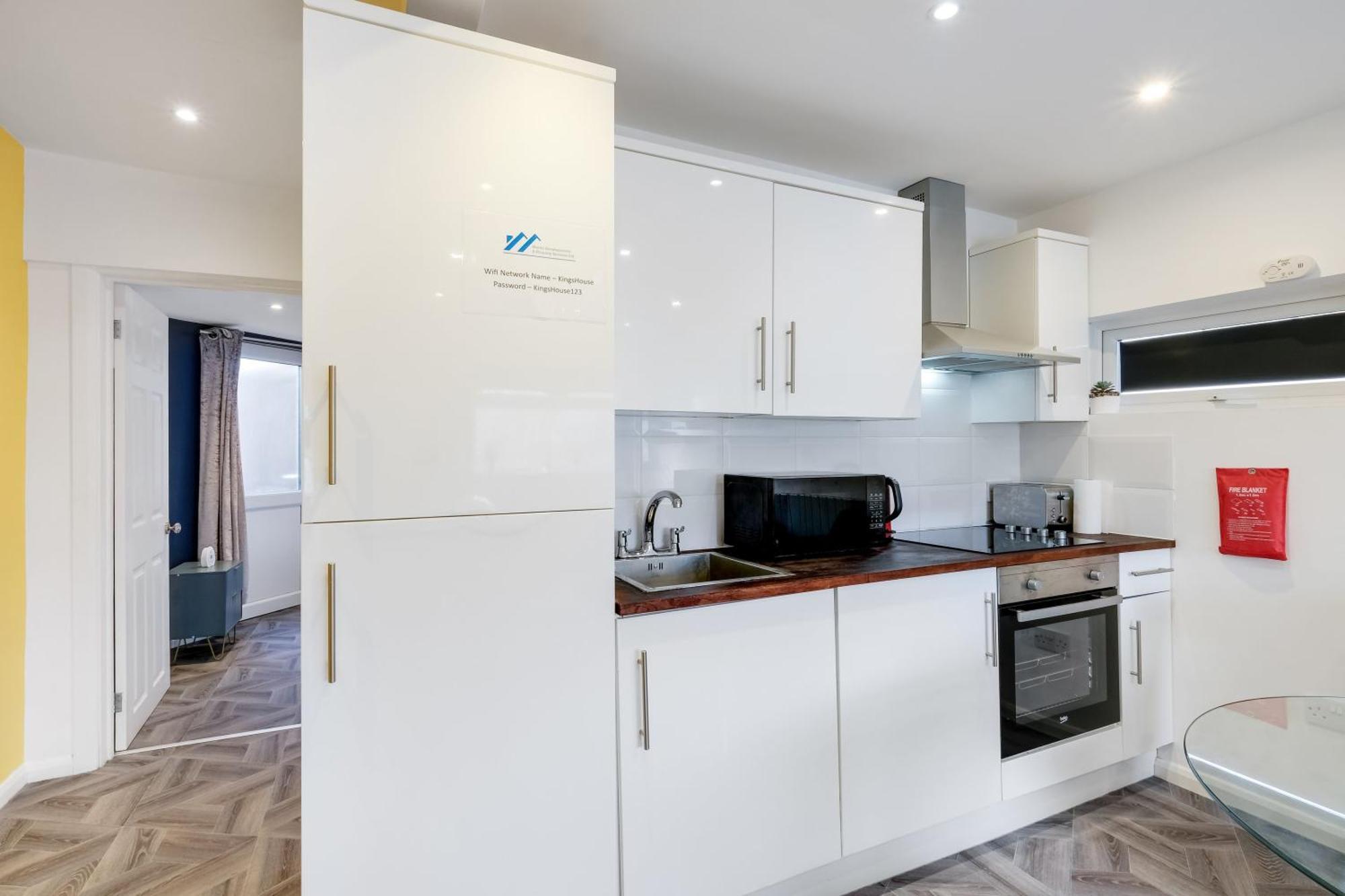 Kings House Apartment Hayes, West London Apt A Northolt  Exteriör bild